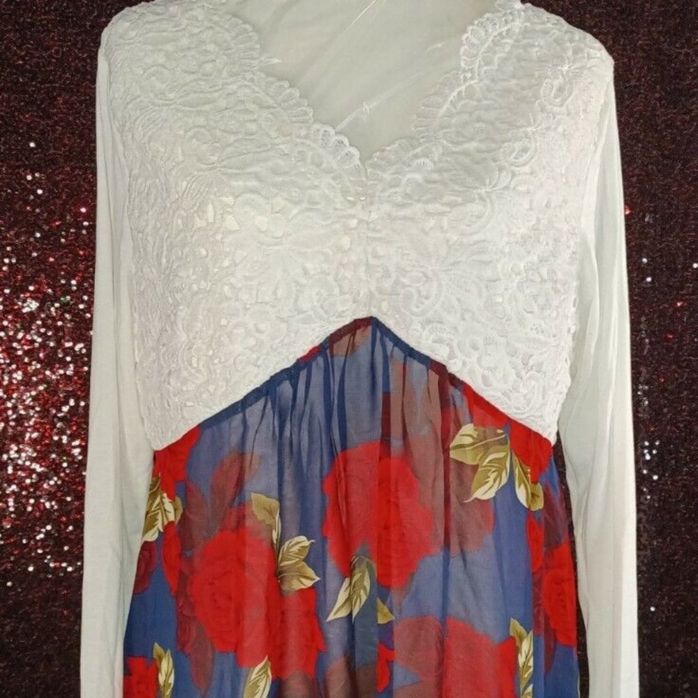 Adorable Sharkbite Embroidered & Rose Print Womens Top NWT XL